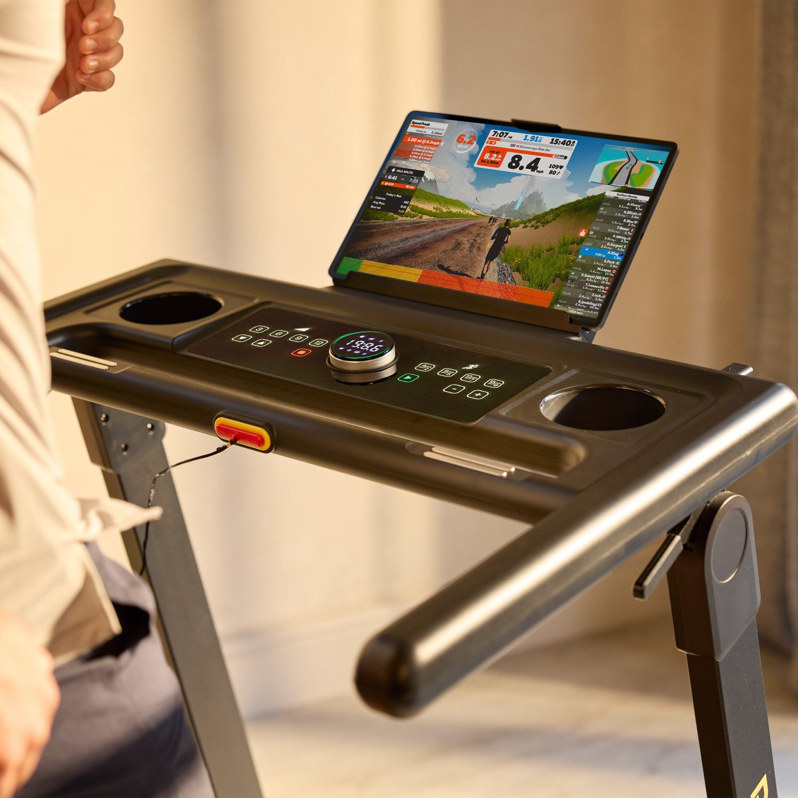 Ultra-Compact Folding Treadmill 15 km/h, 12-level Incline, Folds to 31 cm - Image 2